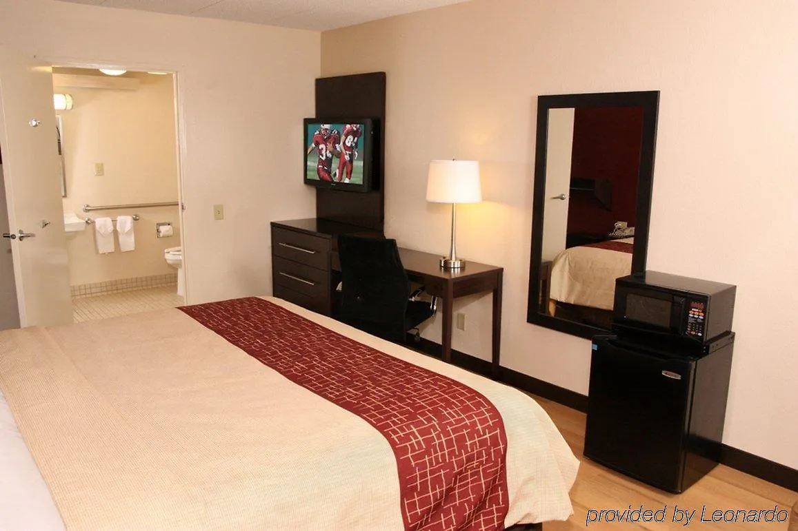Red Roof Inn Plus+ St. Louis - Forest Park / Hampton Ave. 3*, Сент-Луис
