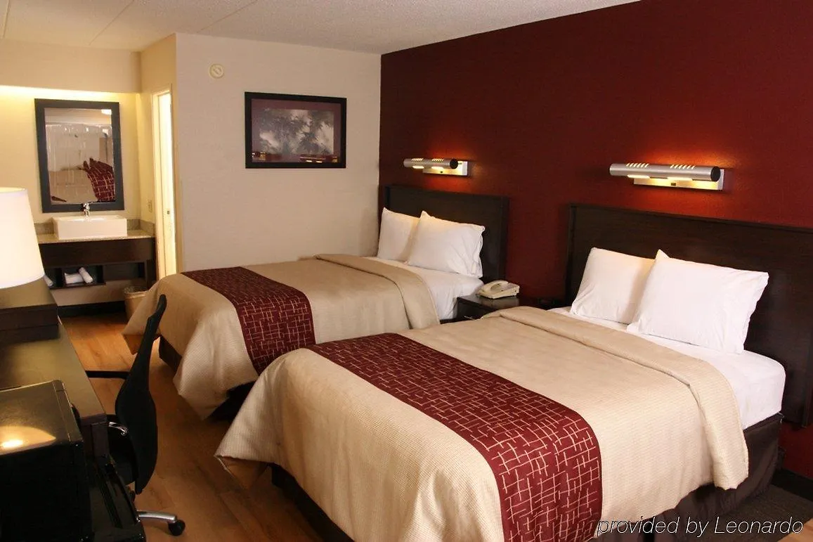 Red Roof Inn Plus+ St. Louis - Forest Park / Hampton Ave. Отель