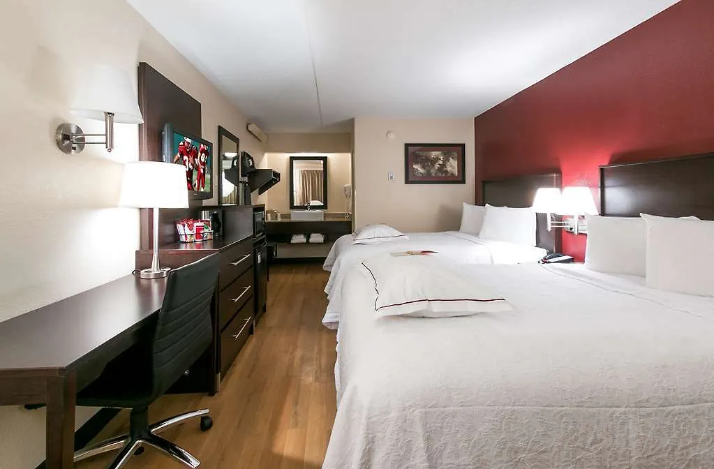 Red Roof Inn Plus+ St. Louis - Forest Park / Hampton Ave. 3*, Сент-Луис