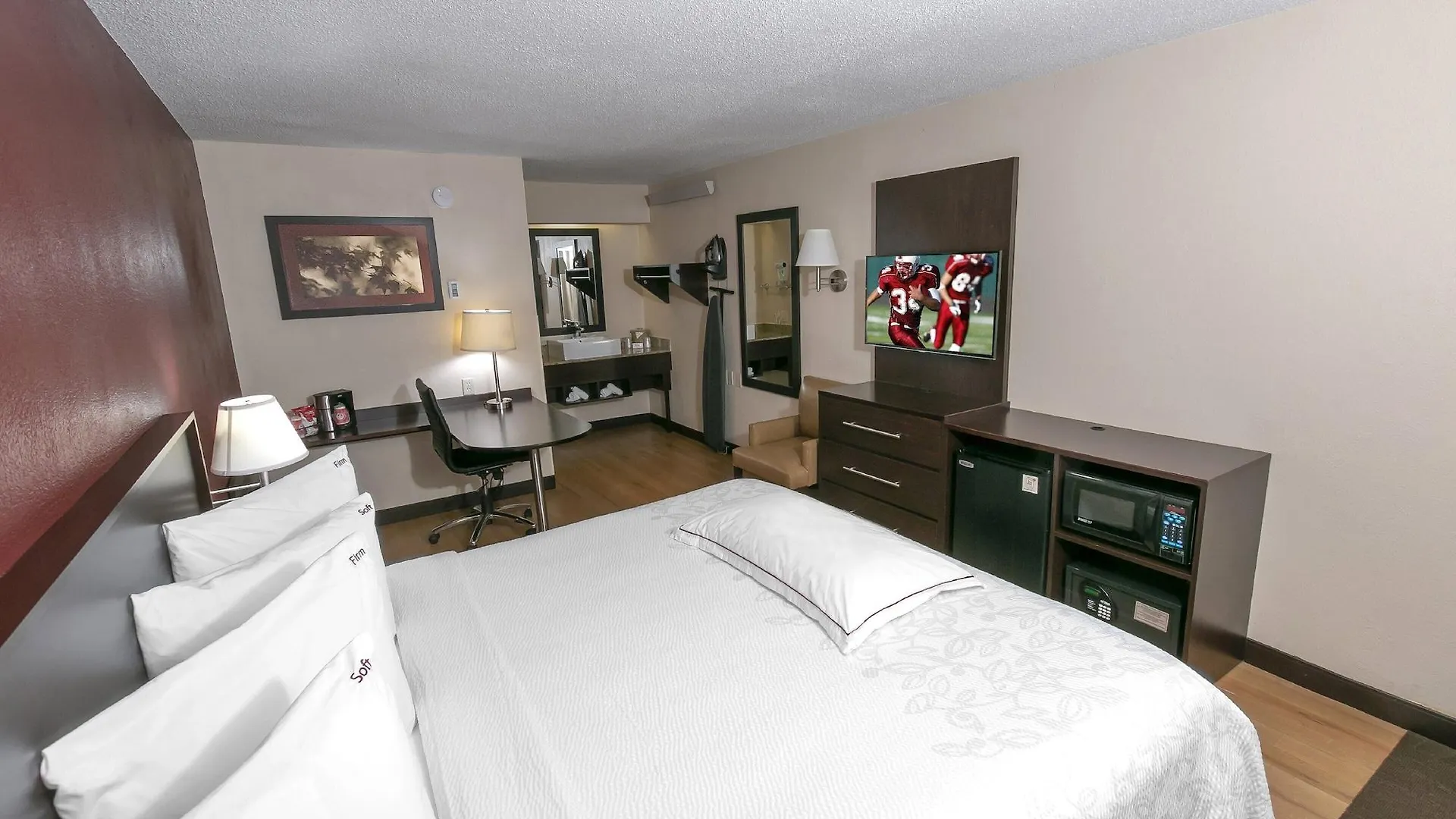 Red Roof Inn Plus+ St. Louis - Forest Park / Hampton Ave. Hotel